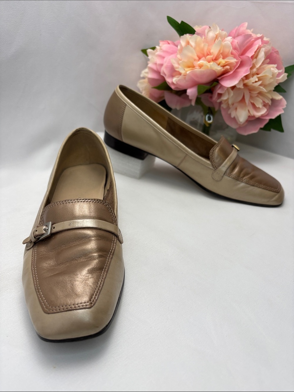 Enzo Angiolini Women 8.5 Two-Tone Beige and Metallic Loafer #408